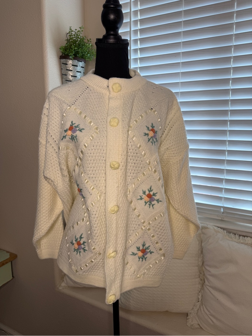 Vintage Mizaro Sara Embroidered Cardigan Ribbon Lattice 3D Rosettes